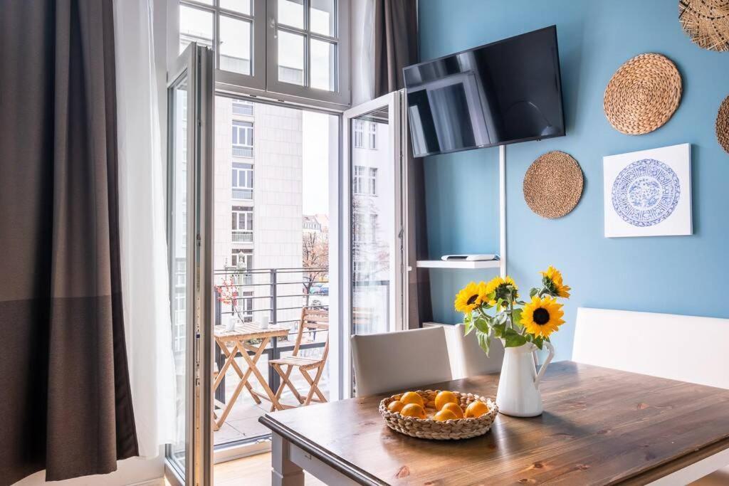 Apartment Sc 05 By Rockchair L Superhost Status L 2 Bedrooms Boxspringbeds Balcony Elevator - Cozy Family & Business Flair Welcomes You!